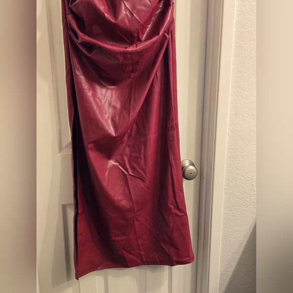 Elegant Burgundy Strapless Dress - Picture 8 of 10